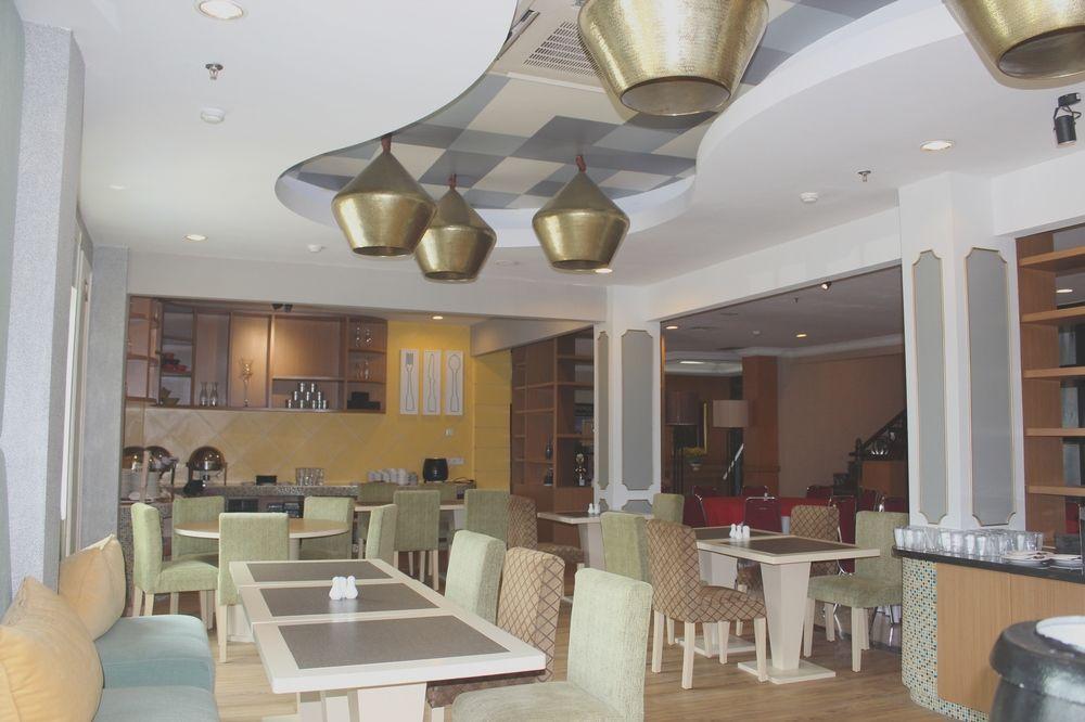 Capital O 1128 Hotel Imara Palembang Buitenkant foto