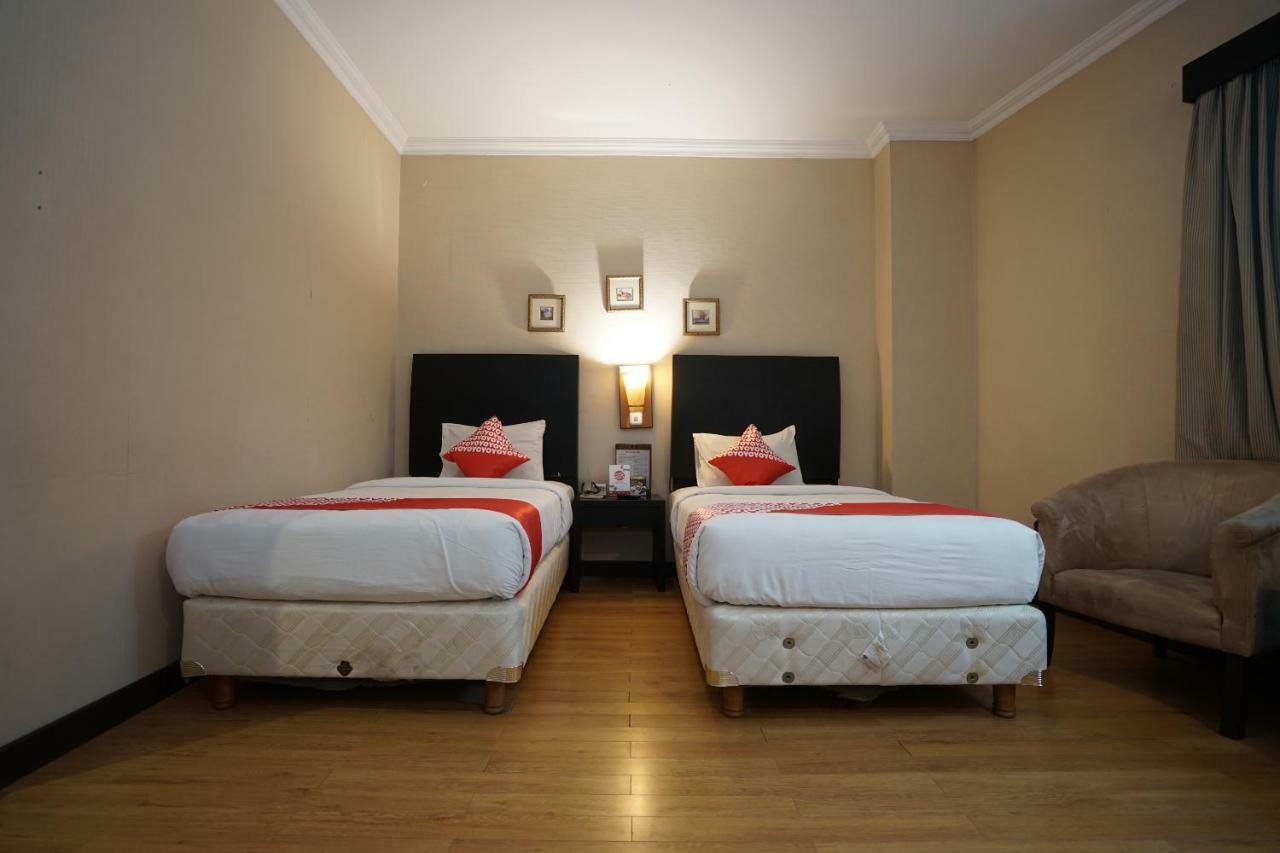 Capital O 1128 Hotel Imara Palembang Buitenkant foto
