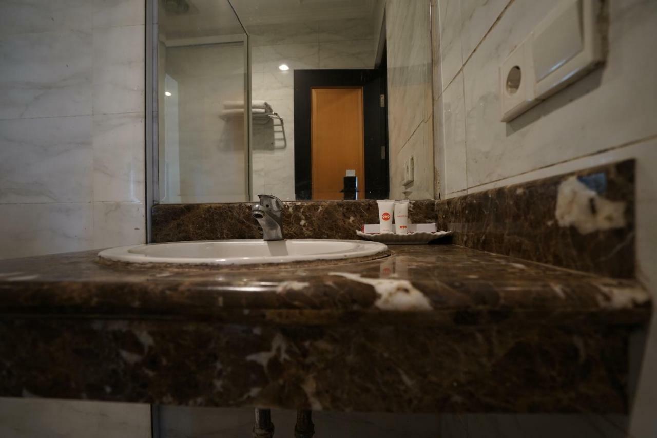 Capital O 1128 Hotel Imara Palembang Buitenkant foto