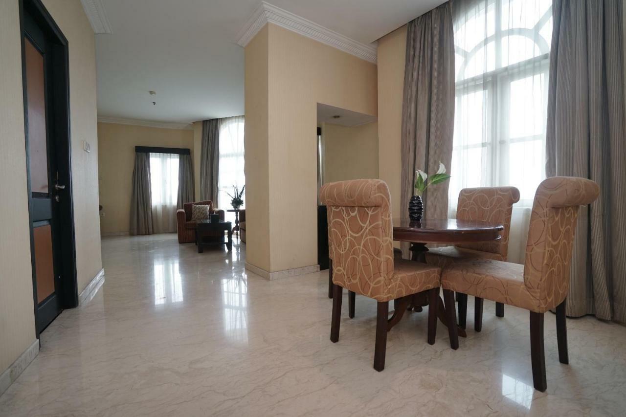 Capital O 1128 Hotel Imara Palembang Buitenkant foto