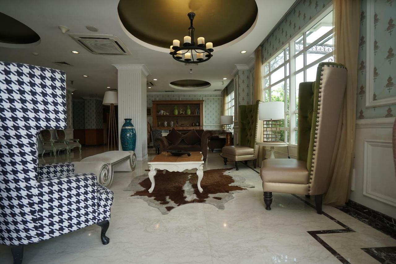 Capital O 1128 Hotel Imara Palembang Buitenkant foto