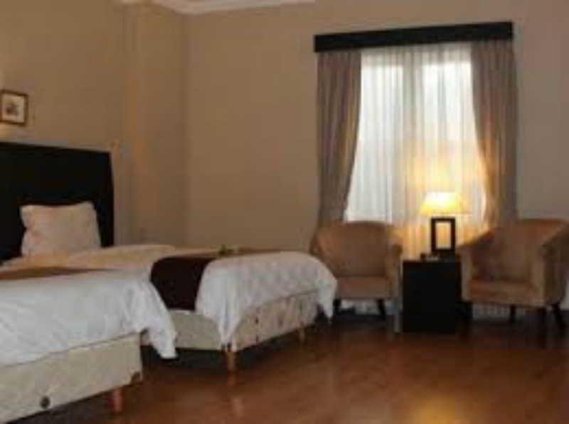 Capital O 1128 Hotel Imara Palembang Buitenkant foto